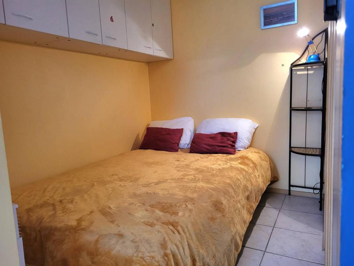 Studio Avec Terrasse, Parking Prive Et Acces Direct A La Plage - Fr-1-465-86 Merville-Franceville-Plage Exterior foto